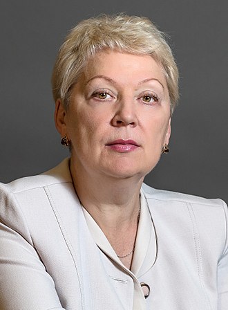 ...родителям нужно больше доверять школе и учителям...